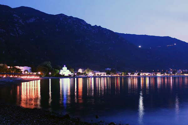 Kamena Vourla at night