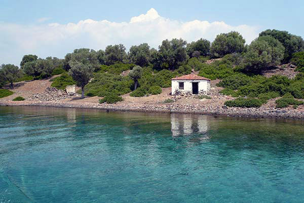 Lichadonisia rear beach